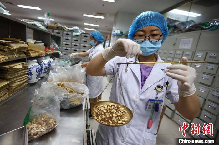 隔离|南京江宁中医院昼夜熬制中药汤剂 送“疫”线抗疫情