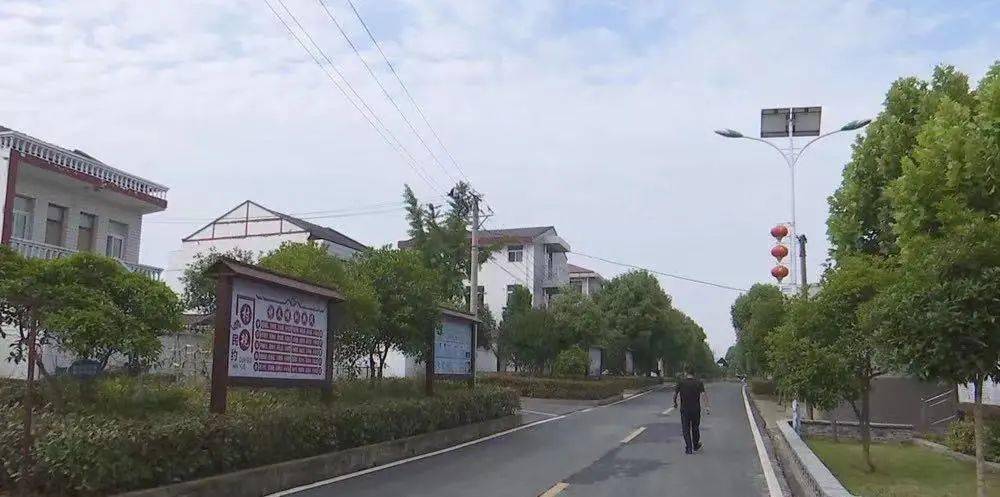 云梦县伍洛镇七一村: 村民自治乡村靓