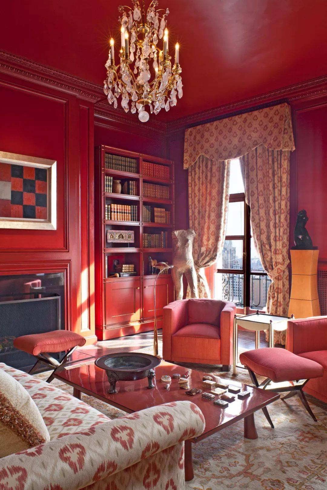 4寂静的热带舞会橘红色的热带动物背景壁纸塑造了这间书房,带来一种