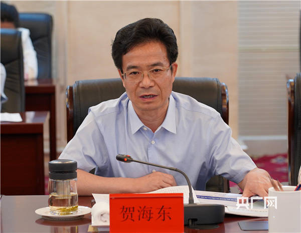 呼和浩特市长贺海东会见哈工大多个学院及企业代表团