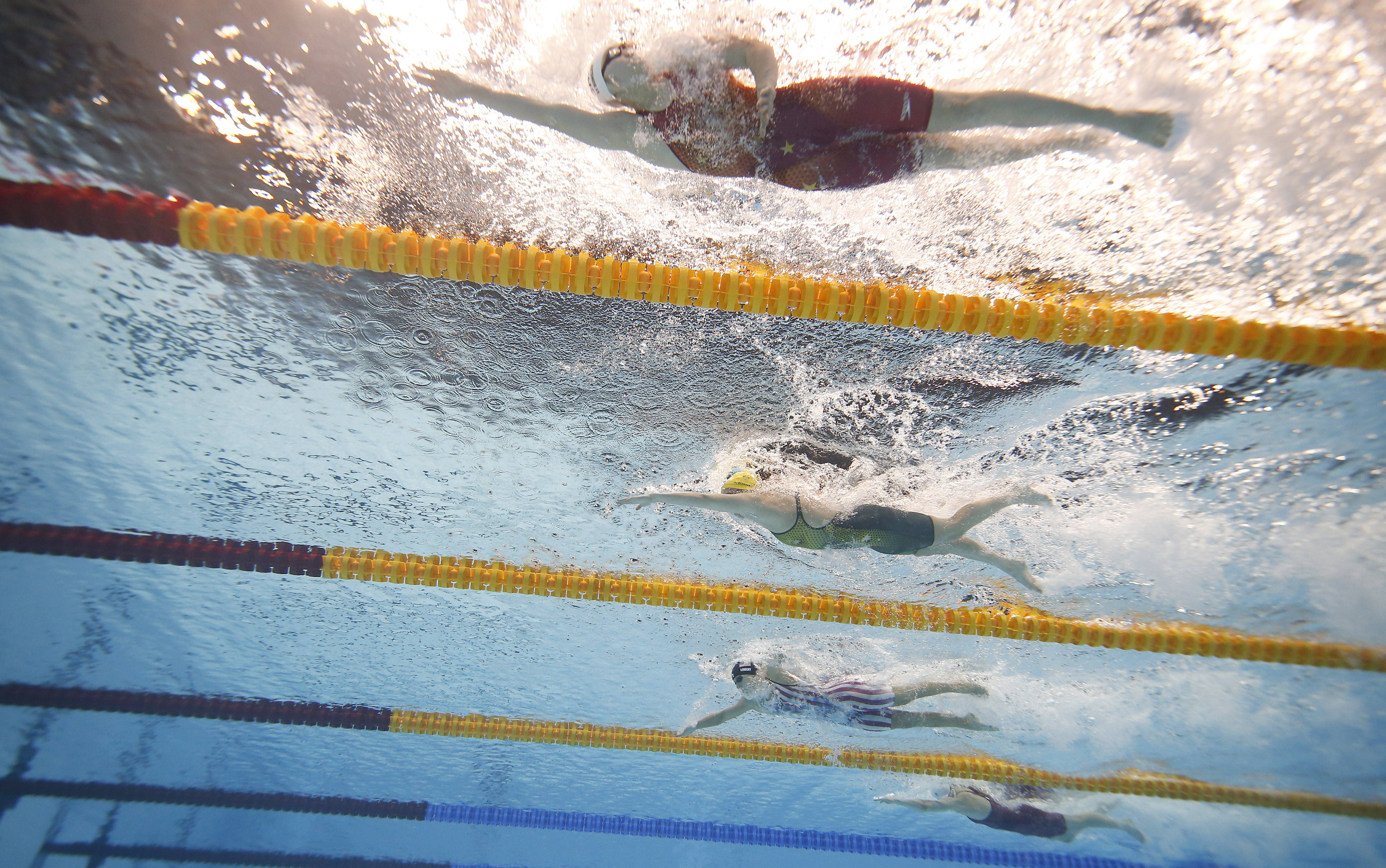 当日,在东京奥运会游泳女子4x200米自由泳接力决赛中,由杨浚瑄