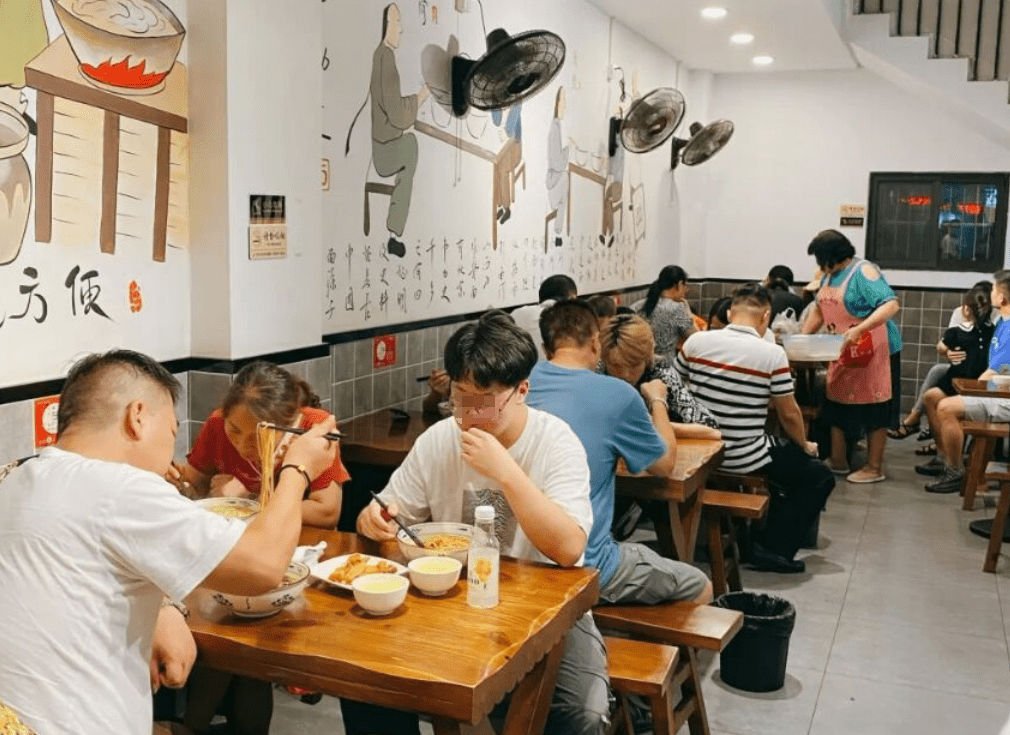 常州20多年老面馆,老板不做宣传,分店却开了好几家,饭点人很多