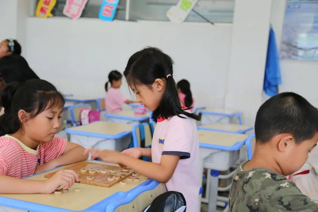 什么叫教育集团托管的学校 e42d818426df452eb1942f07fd07c1dd.jpeg