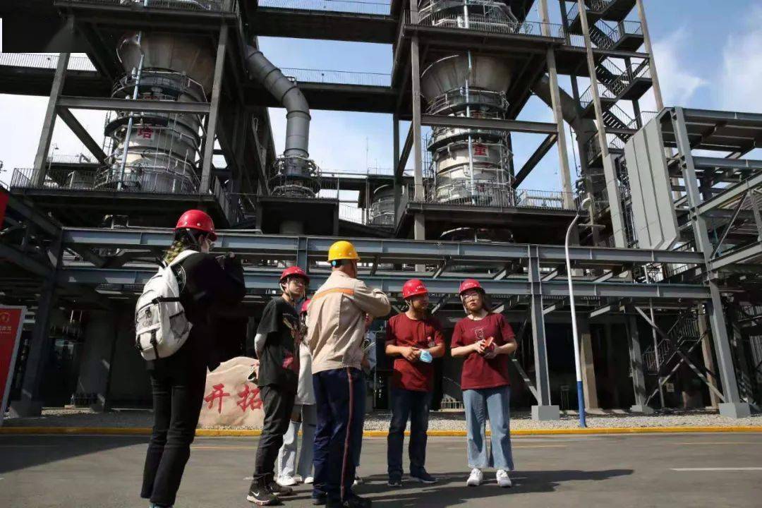 宁大新闻学子看石嘴山 首朗吉元变废为宝乙醇燃料市场走俏 尾气