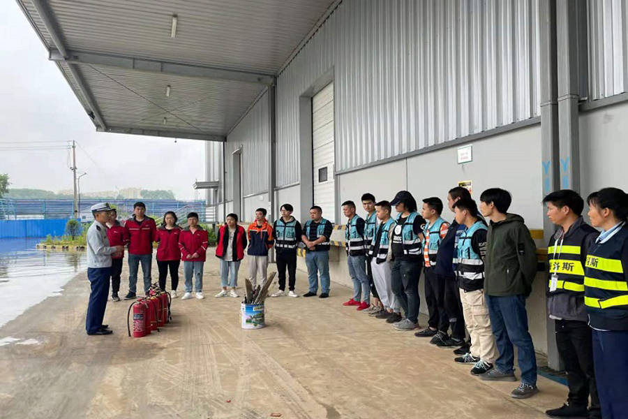 清镇市消防救援大队全力筑牢仓储物流企业消防安全防控网_宣传