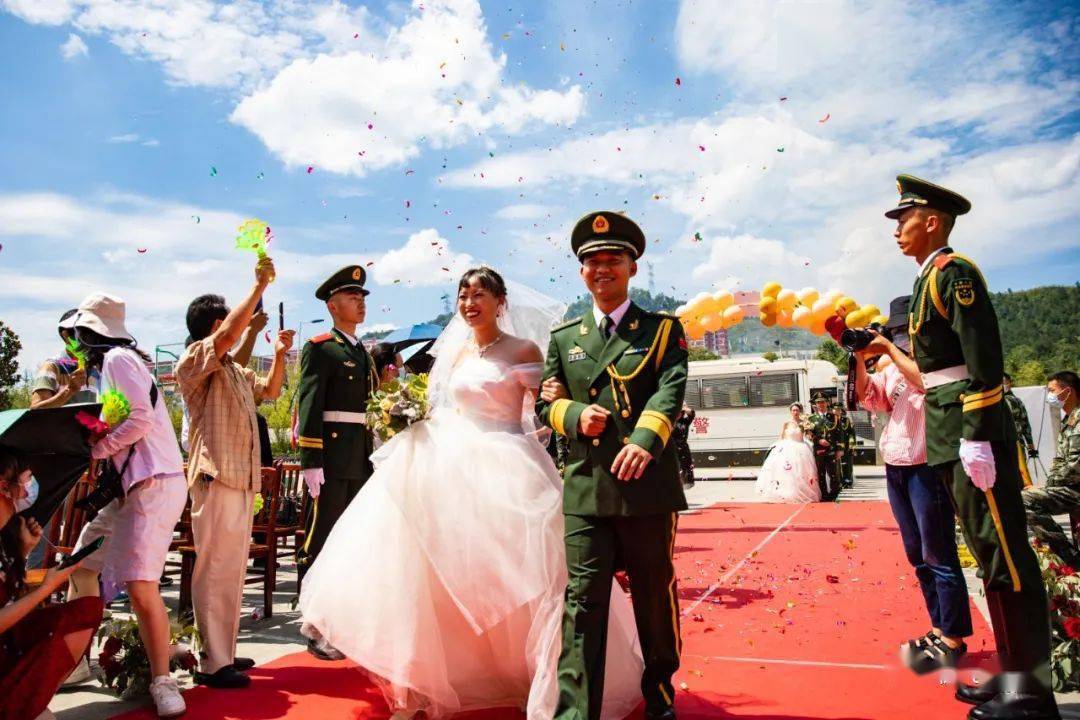 毕节的这场军营婚礼超甜来袭