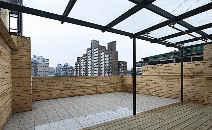 家人都劝说顶楼不能买,我却选择了顶楼,如今住着比别墅还舒适