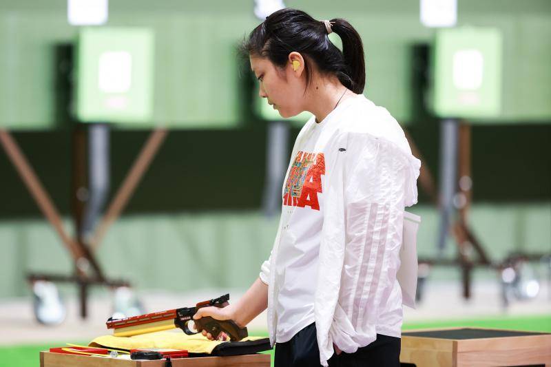 女子|小将姜冉馨女子10米气手枪射落铜牌
