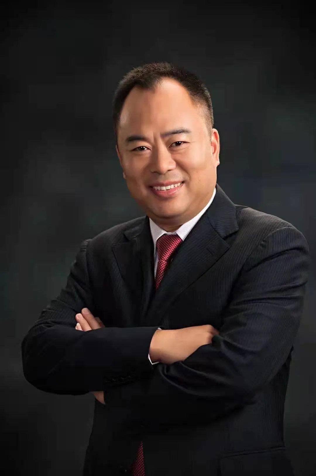 白手起家这位温州人打拼30年创立了自己的服装王国