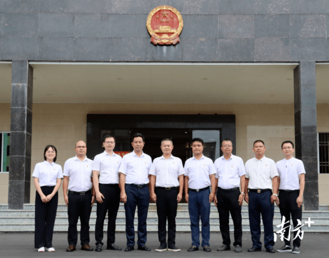履新先立状陂洋镇新任党委班子集体亮相