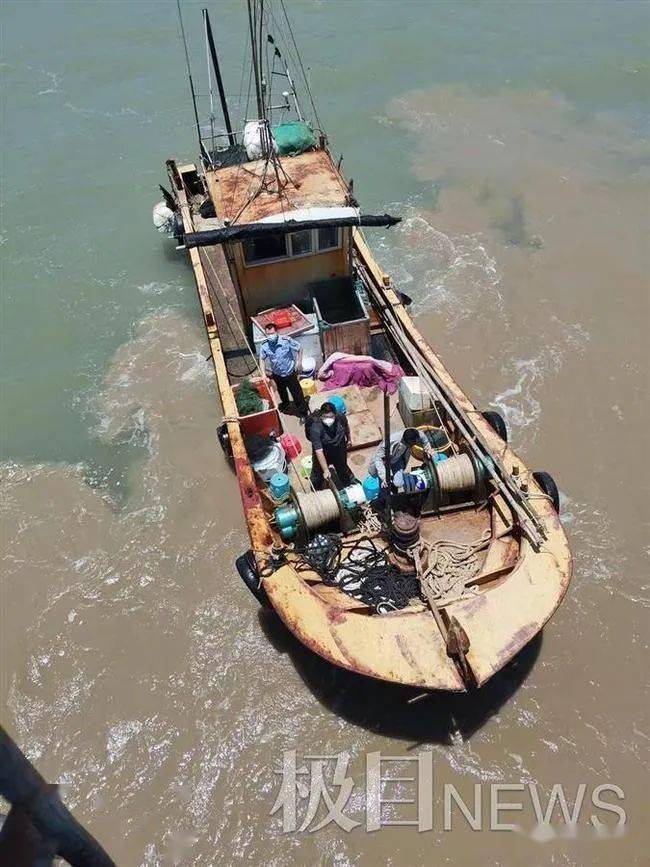 热点为躲避执行被执行人开船躲到海上执行法官海上寻船扣船