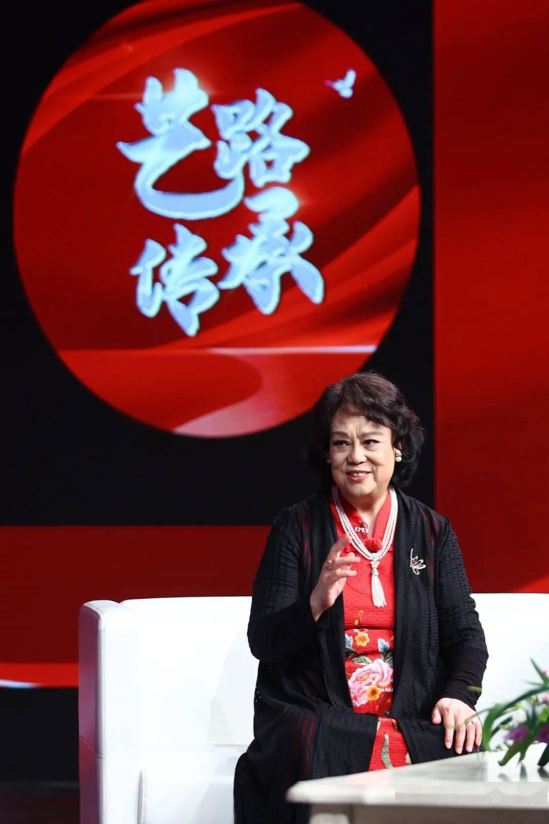 【邓氏名人】著名歌唱家 邓玉华 做客 邓氏宗亲图谱(视频)一曲