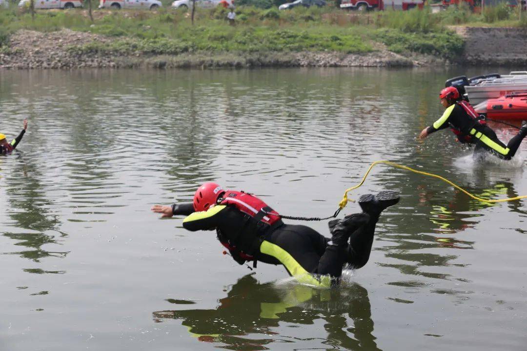 超酷辽阳这场水域救援演练燃爆现场