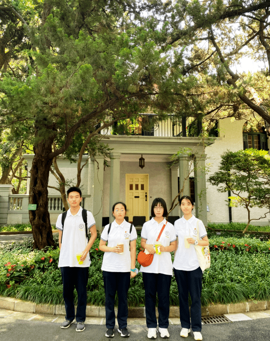 奉贤中学潜能教育立德树人未来可期奉贤中学开展进馆有益