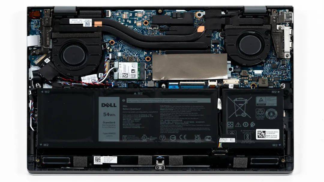 【猪王的良心结语】上图是戴尔 灵越13pro的拆机实拍图,双热管双风扇