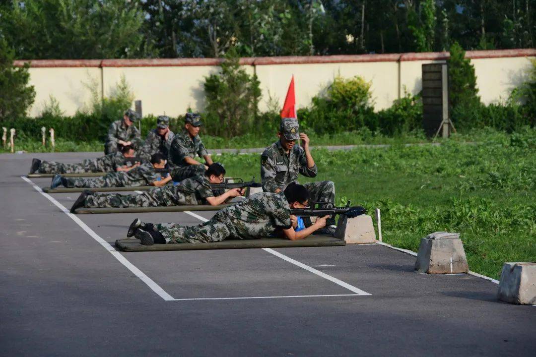 潞安化工集团开展庆八一军事日实弹打靶活动