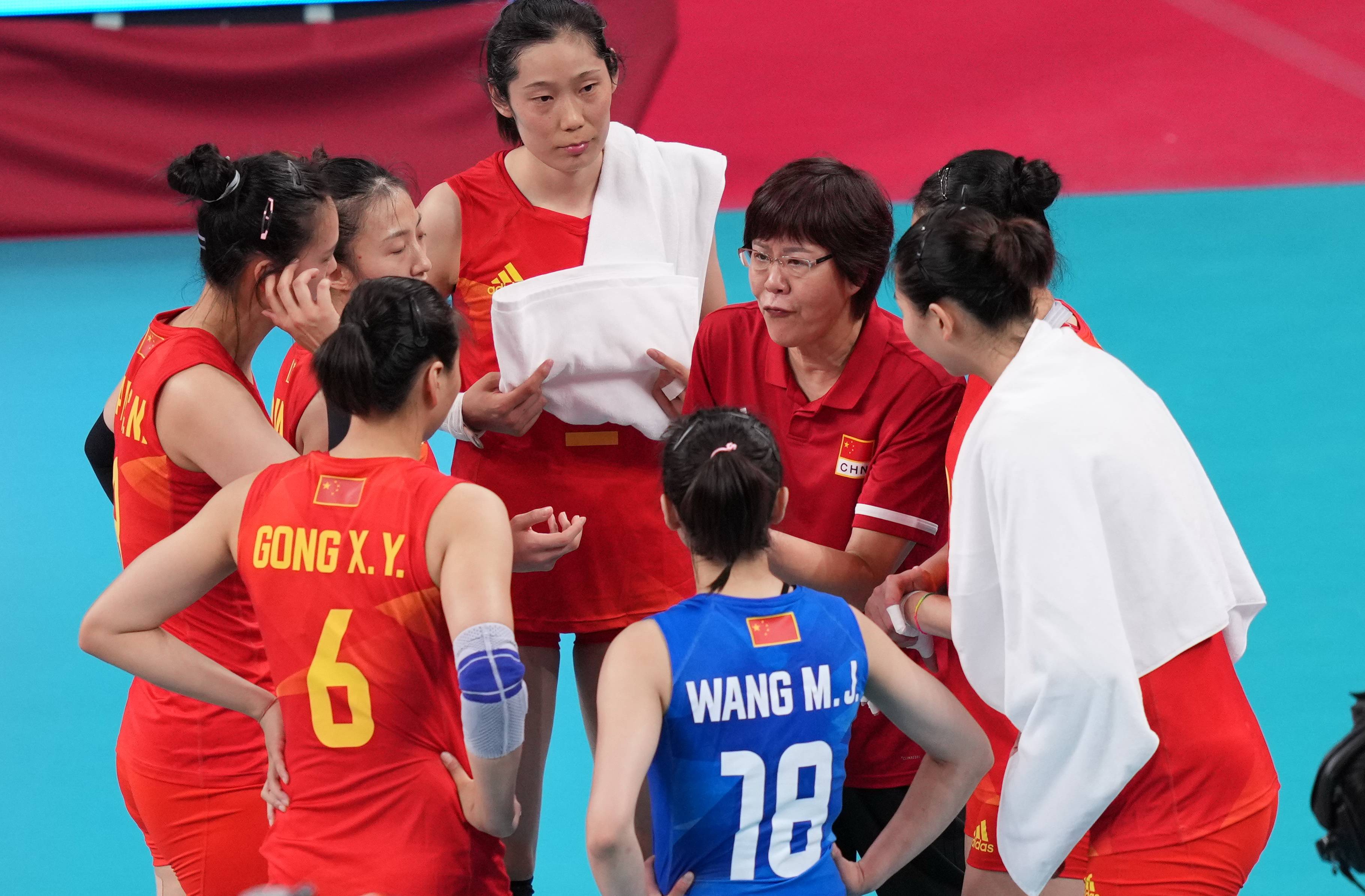 郎平：相信年轻教练和中国女排的未来_京报网