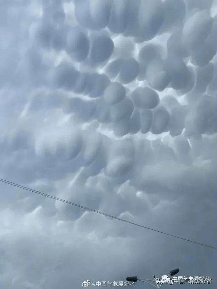 局部14级极端对流风暴袭击河南等地这和烟花还是有点关系