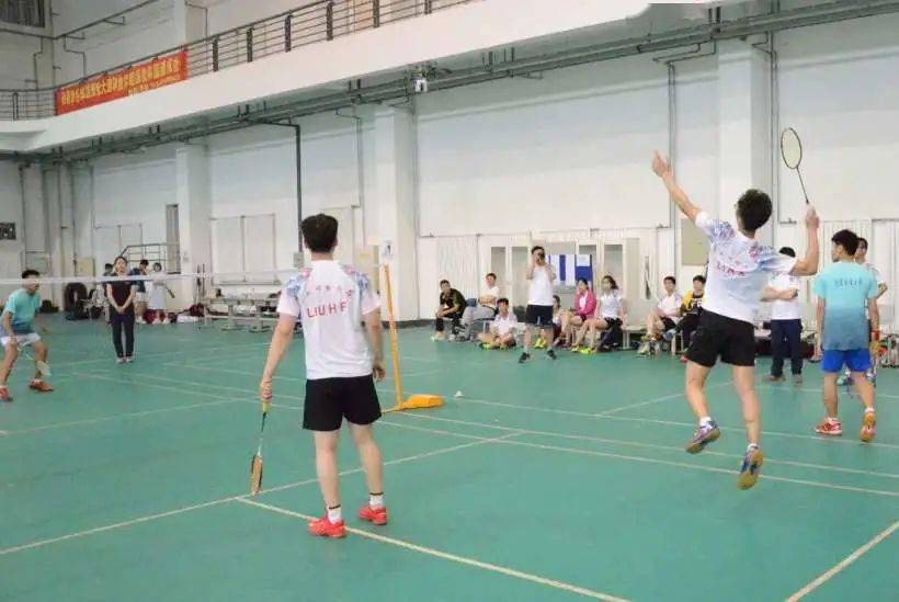 体校排名_体校少年跳水训练图片(2)