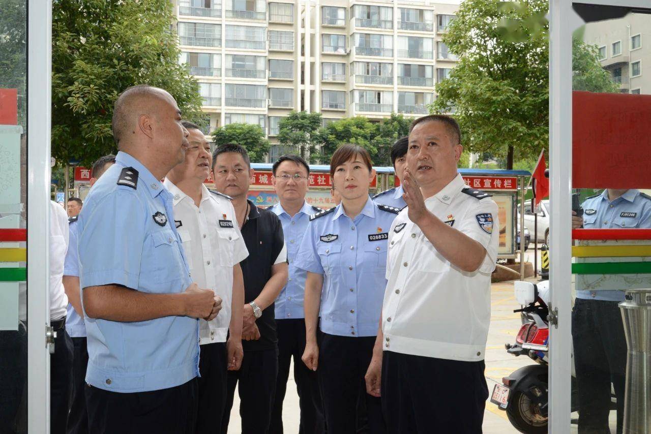 王文生书记到社区参加"双报到,双服务"活动并调研指导社区警务工作