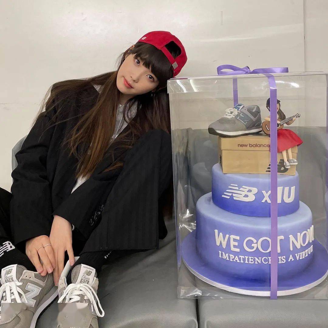 Air|Jennie「渣女穿搭」火了！这身材穿 400 块球鞋真顶！还有新晋长腿球鞋女神！