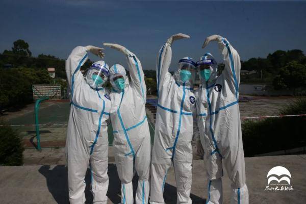 疫情|35℃下的坚守！这群人，可爱又可敬！