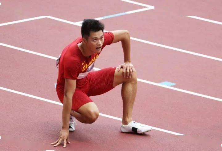 中国历史第一人浙江运动员谢震业今晚7点50分200米半决赛开跑