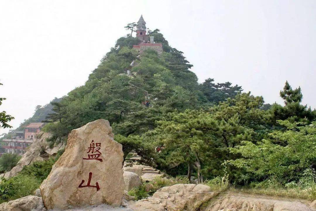 这座神奇之山,乾隆皇帝曾32次到过。因她雄踞北京之东，故有“京东第一山”之誉！