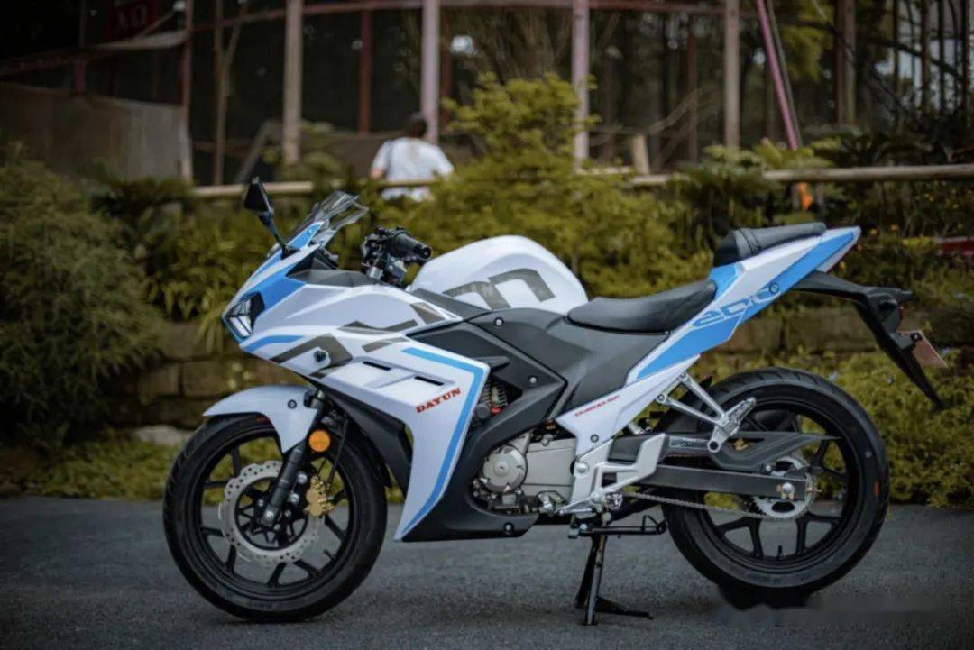 万元内仿赛分享 大运天錾200r青春版_搜狐汽车_搜狐网