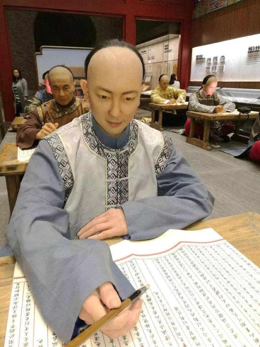 罗鸿此地有名第二章之麒麟街神兽出没考官换题