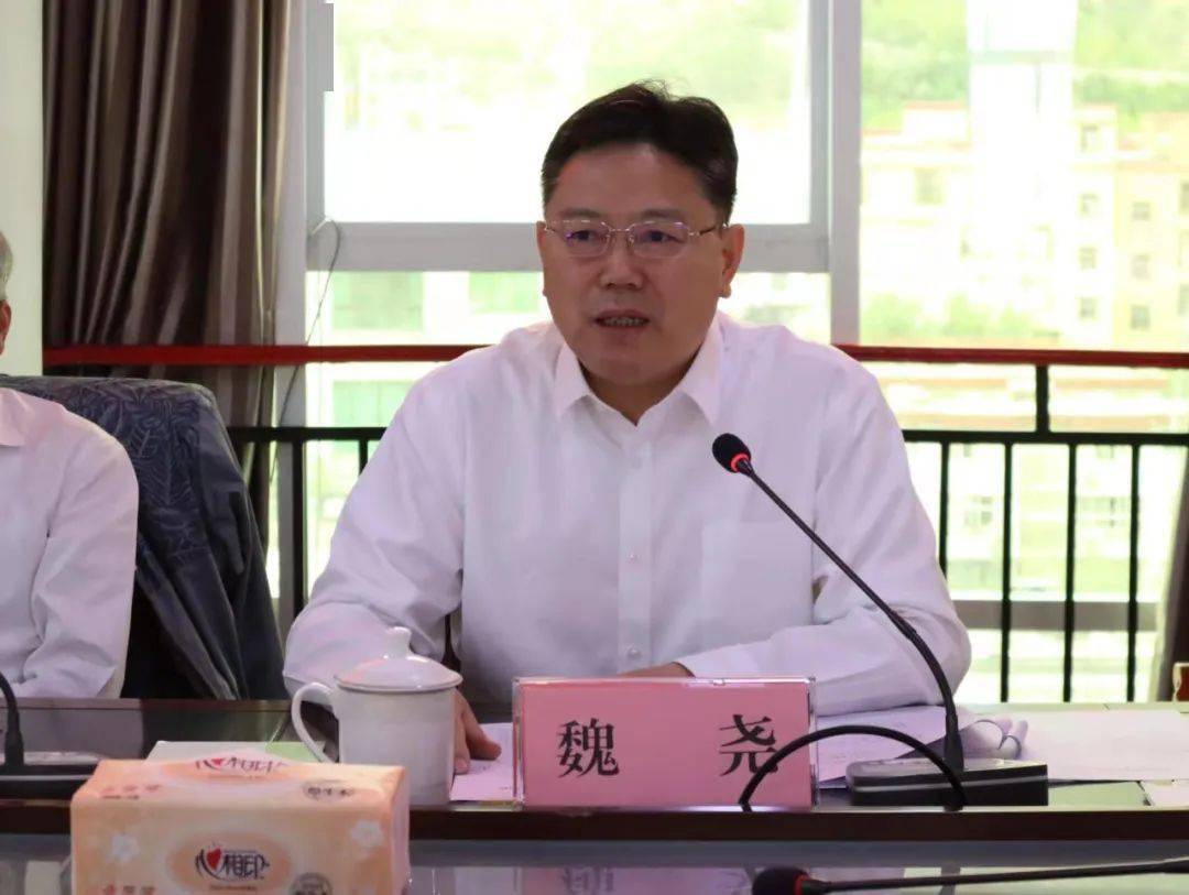 会上,县委常委,常务副县长李子雄同志代表八宿县委,县政府,向魏尧常委