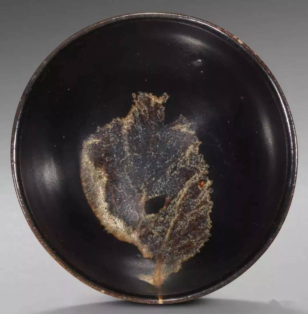 南宋 吉州窑黑釉木叶盏 何安达 陈淑贞夫妇藏吉州窑白地黑花卷草纹罐