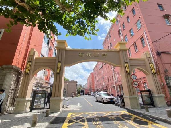图说:小区大门为了整体封闭的需要,二村222号边门需要被封死,然而周边