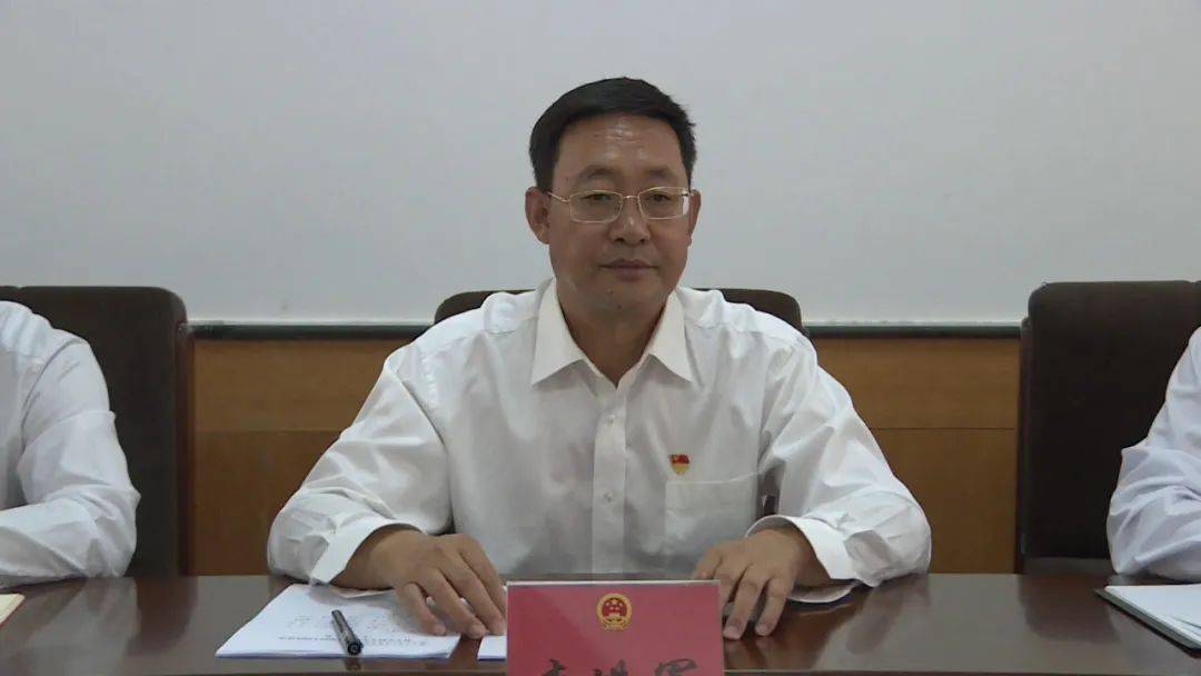 会议以无记名投票的方式决定任命郝明,胡海龙为会宁县人民政府副县长