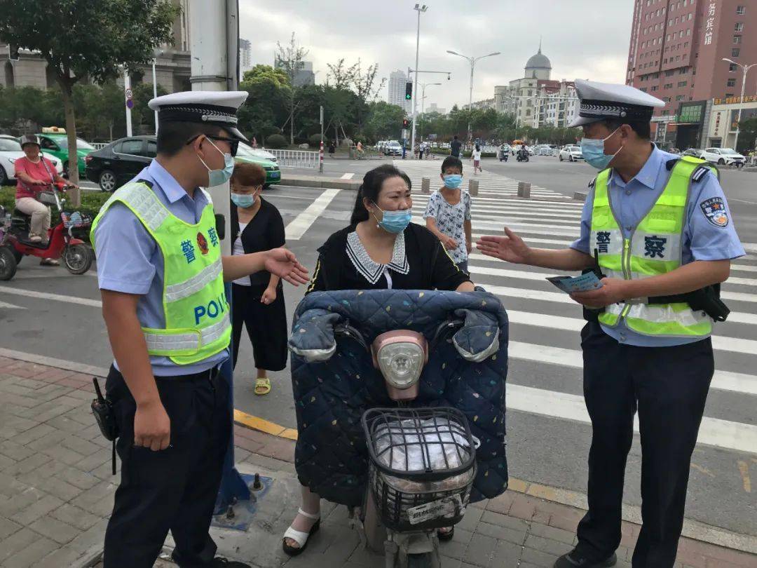 淮北交警严查电动车!