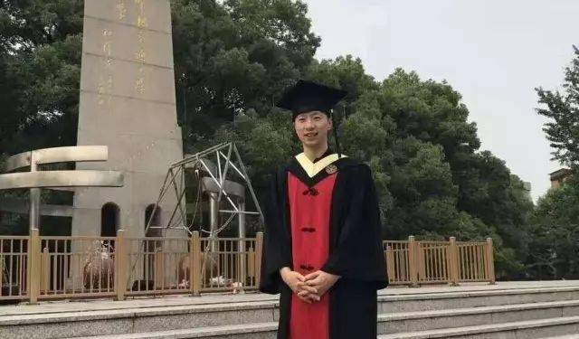 马龙于2011年进入上海交通大学安泰经济与管理学院.