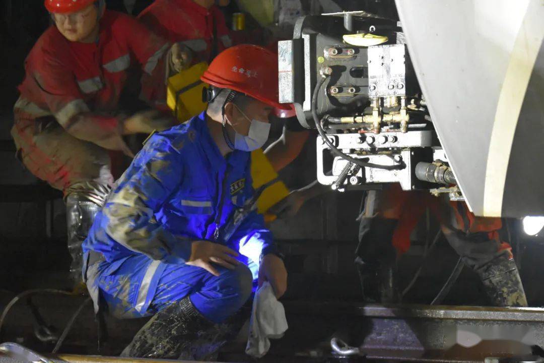 情况按照"一车一方案"原则协助郑州地铁制定现场救援处置方案快速投