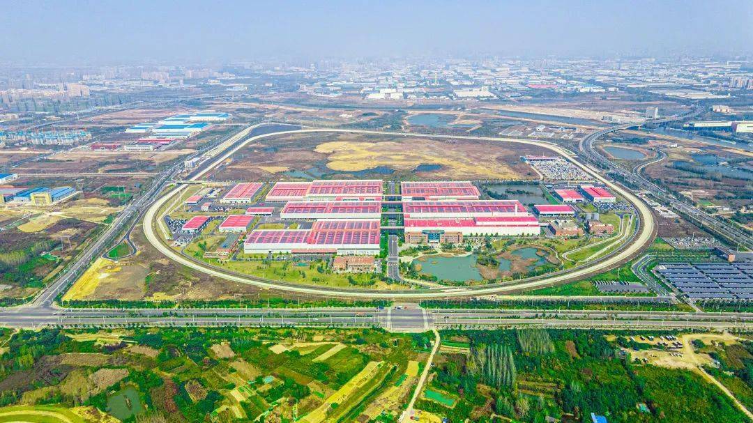 2018年,江淮轻卡新港基地正式投产,先进的生产设备和制造工艺,规范化