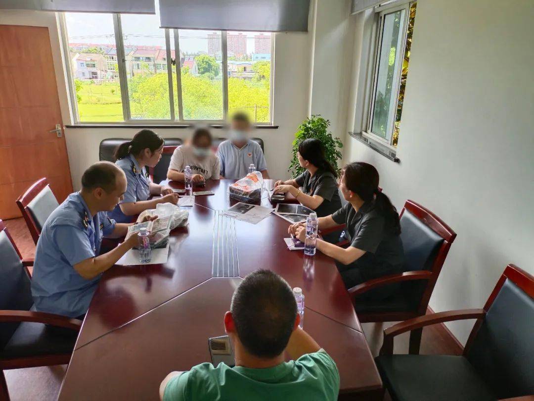 张女士无奈之下求助于"亭林镇消费纠纷诉调对接工作室"