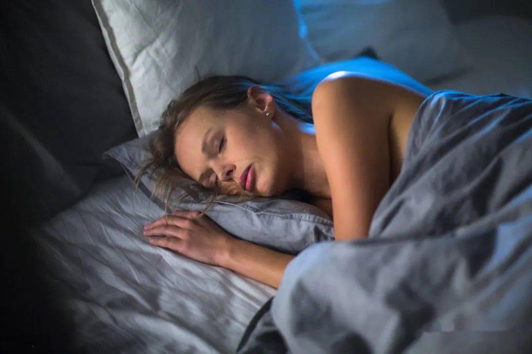 司机凌晨5点半还在k歌4小时后出现问题睡眠对我们多么重要