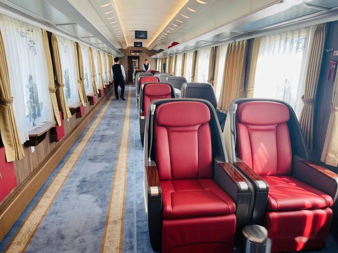 网友体验海拉尔哈尔滨西y676次三包间高级软卧车心动了有钱真好