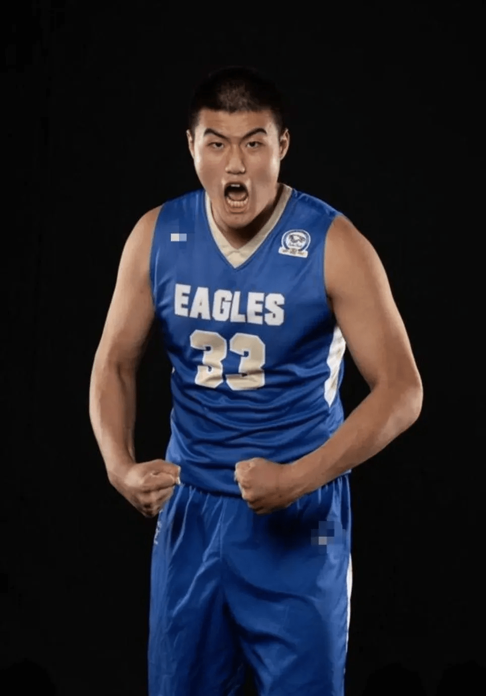 2米12旅美的他,曾因心肌炎离开球场两年._圣哲