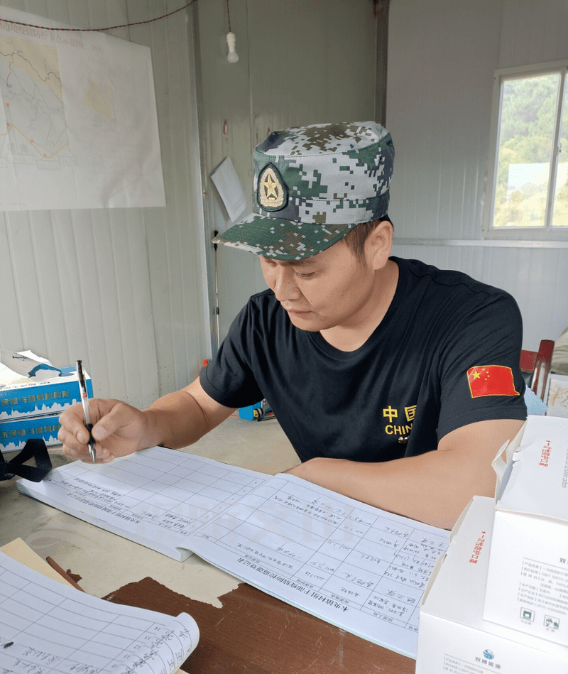 一名驻村党员就是一面边境旗帜 涂世勇