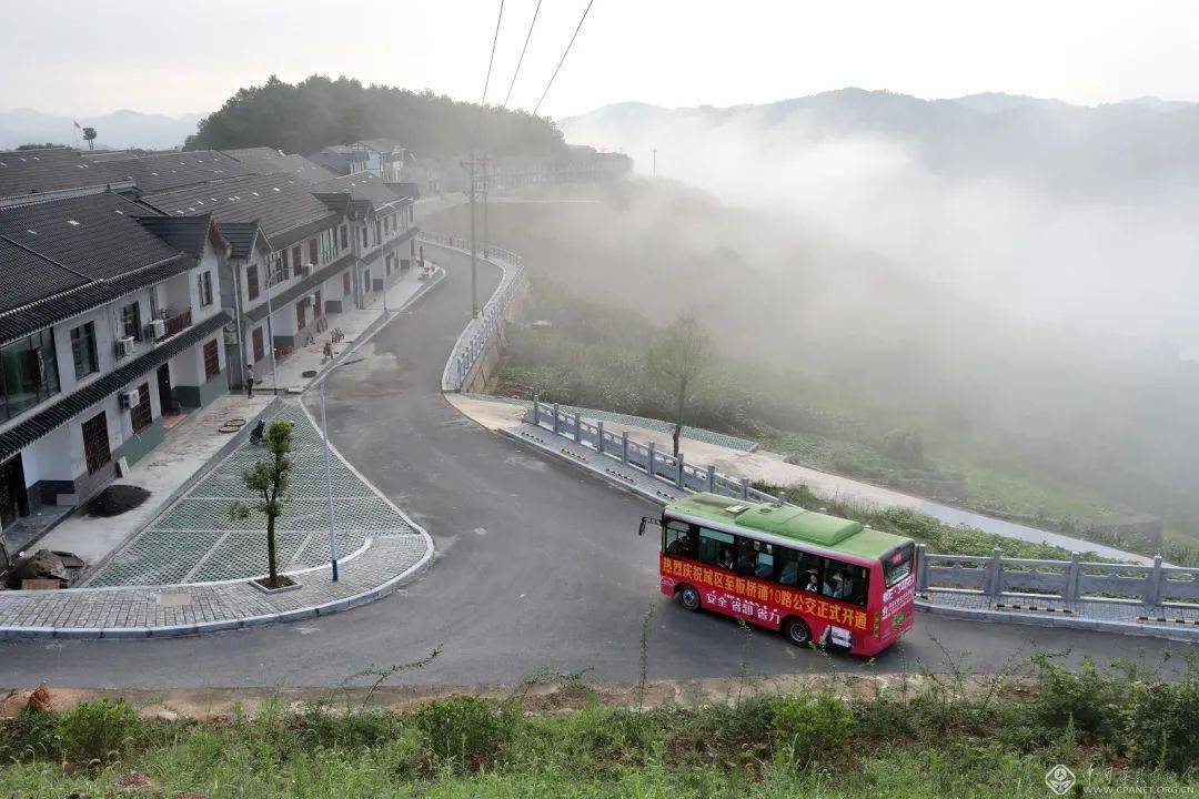 青山着意化为桥李亚隆长阳农村公路建设助推乡村振兴小记