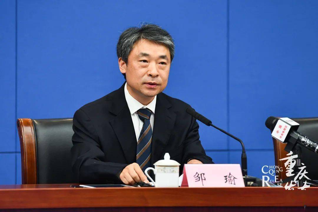 暴雨来袭今年最强降雨将至市民注意安全防范