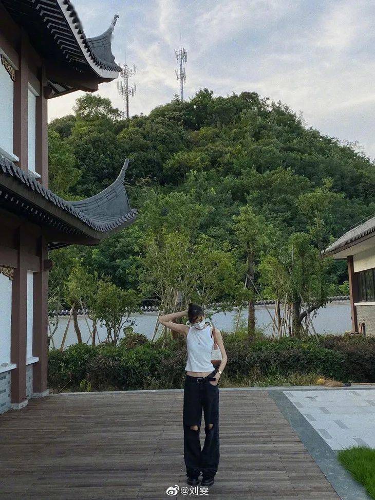 品牌|下周穿什么 | 刘雯的背心，我穿也能这么好看？