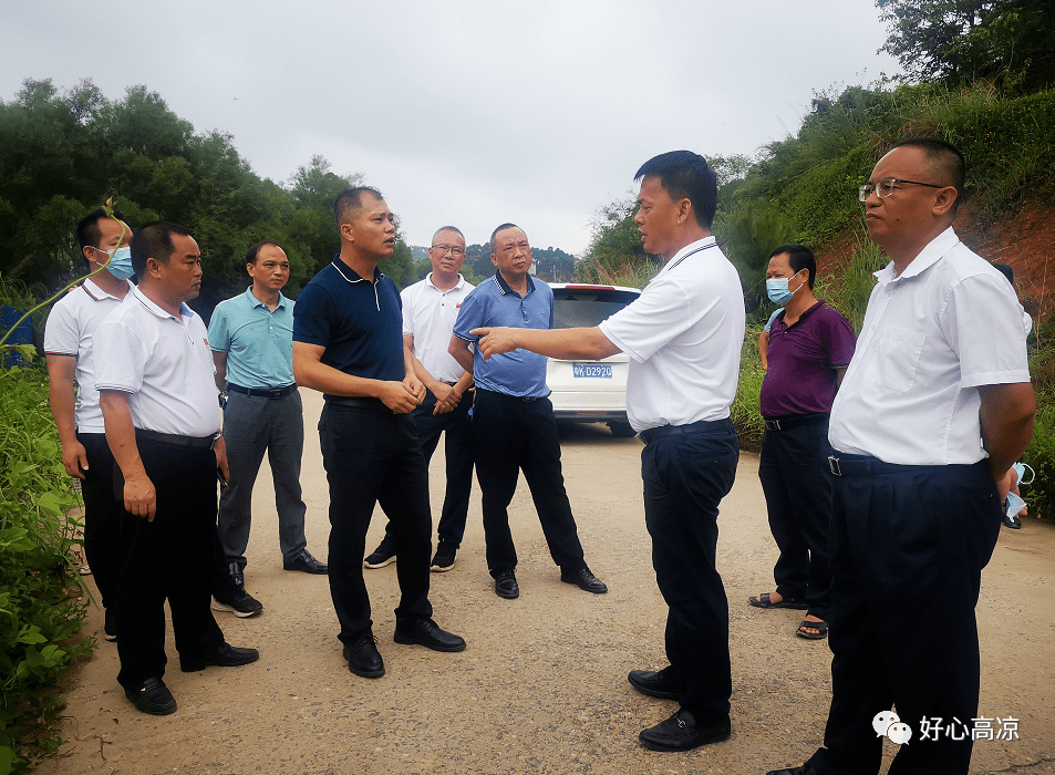 邓向明调研县道633线升级改造及环境污染防治工作