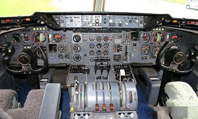 图:dc10的原装驾驶舱 图片来源于网络图:md10的驾驶舱 来源