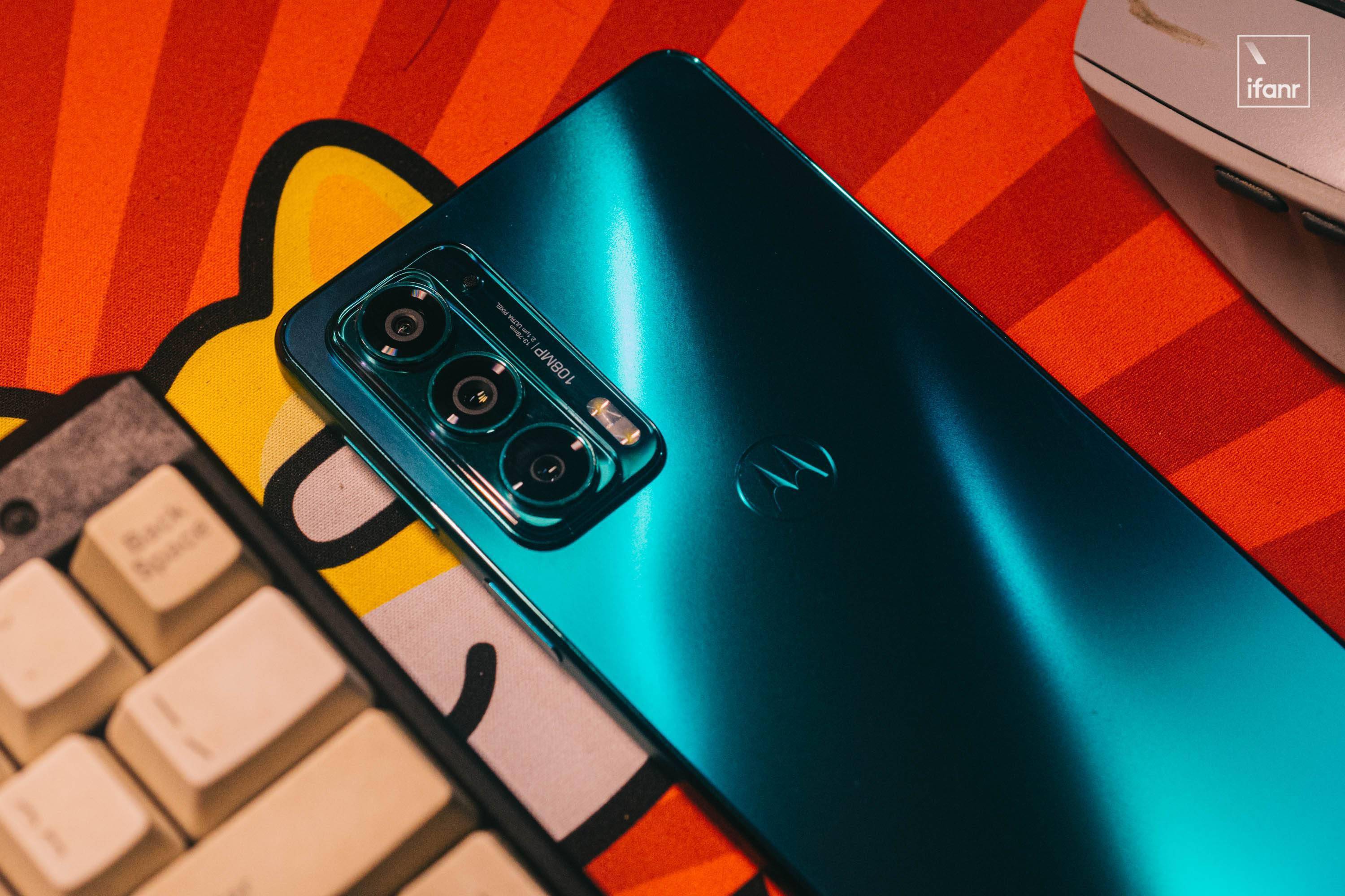 摩托罗拉edge轻奢版体验面对163g的轻薄我还是犹豫了