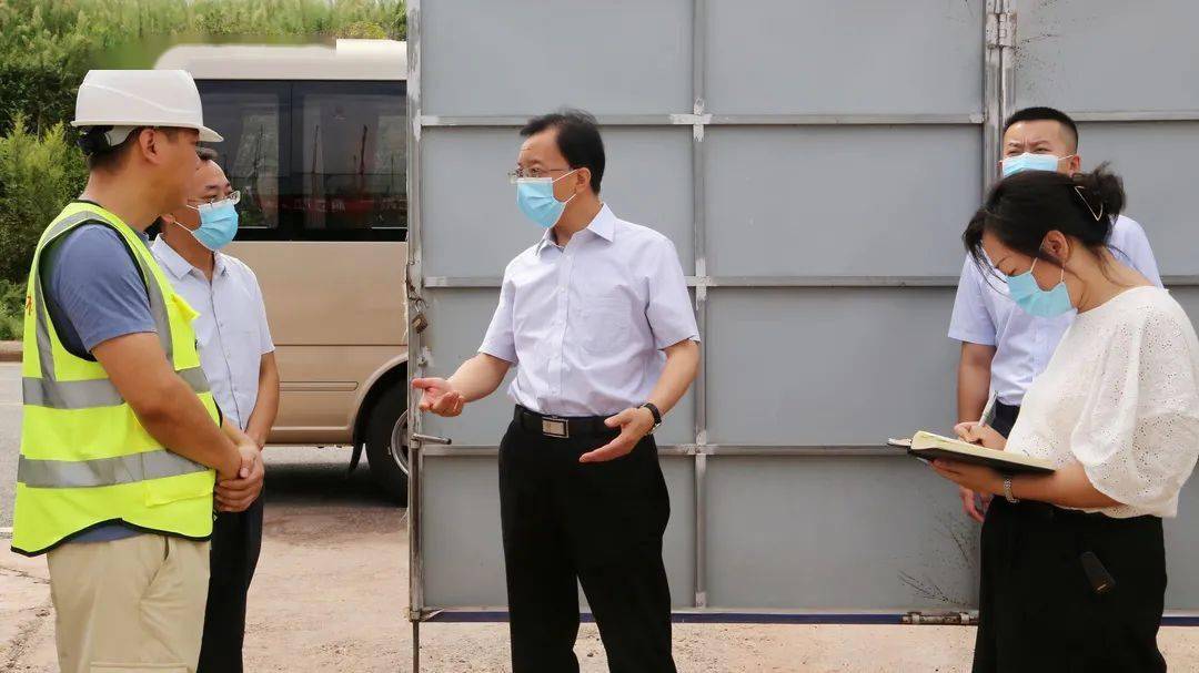 李东调研督导疫情防控和重点项目建设工作